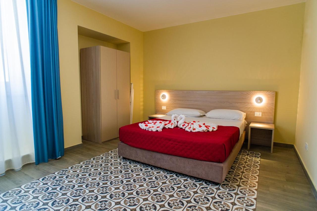 Historico Loft & Rooms Palazzo Adragna XIX Trapani Luaran gambar