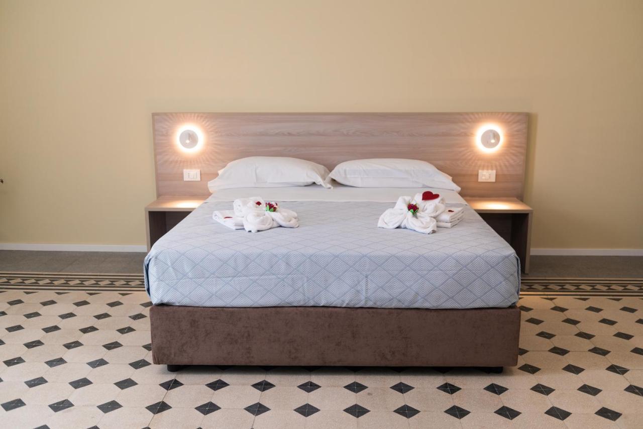 Historico Loft & Rooms Palazzo Adragna XIX Trapani Luaran gambar